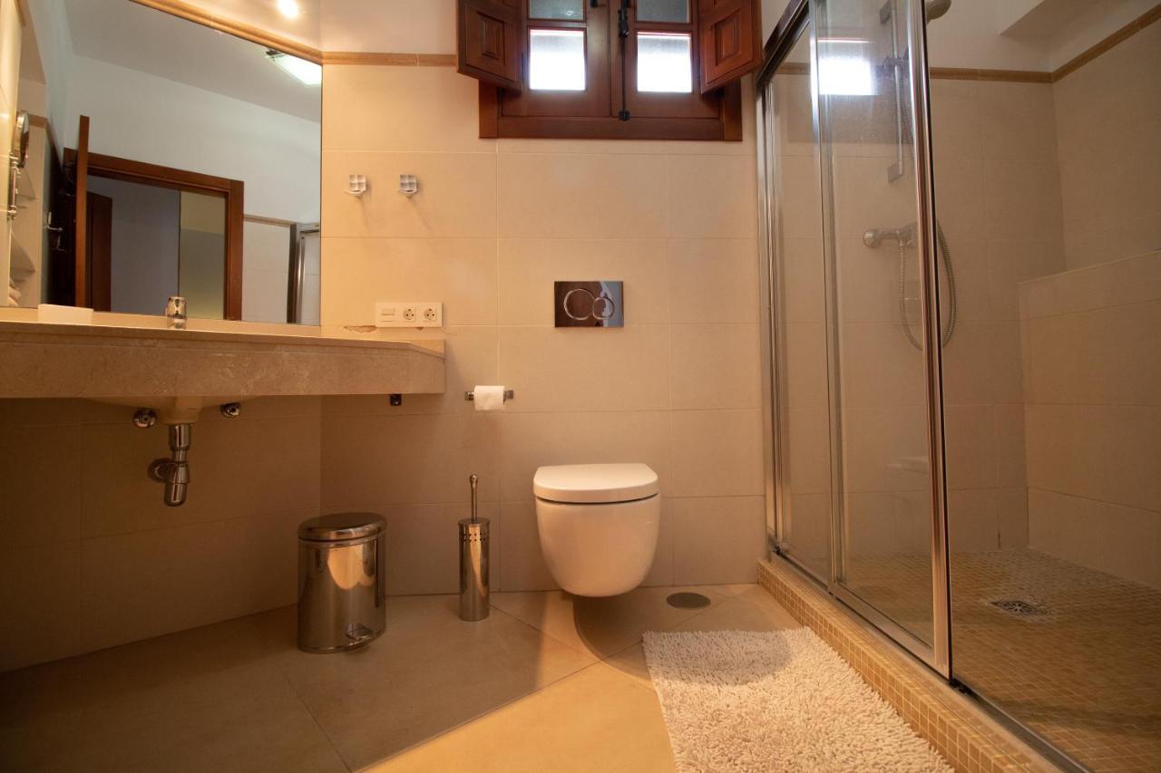 Quiet House In Village Center With Mountains Views Фригиляна Екстериор снимка