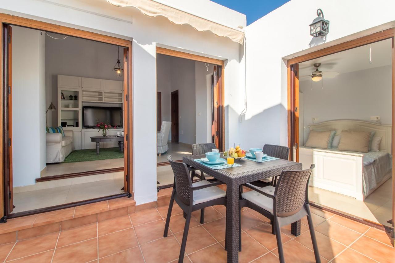 Quiet House In Village Center With Mountains Views Фригиляна Екстериор снимка